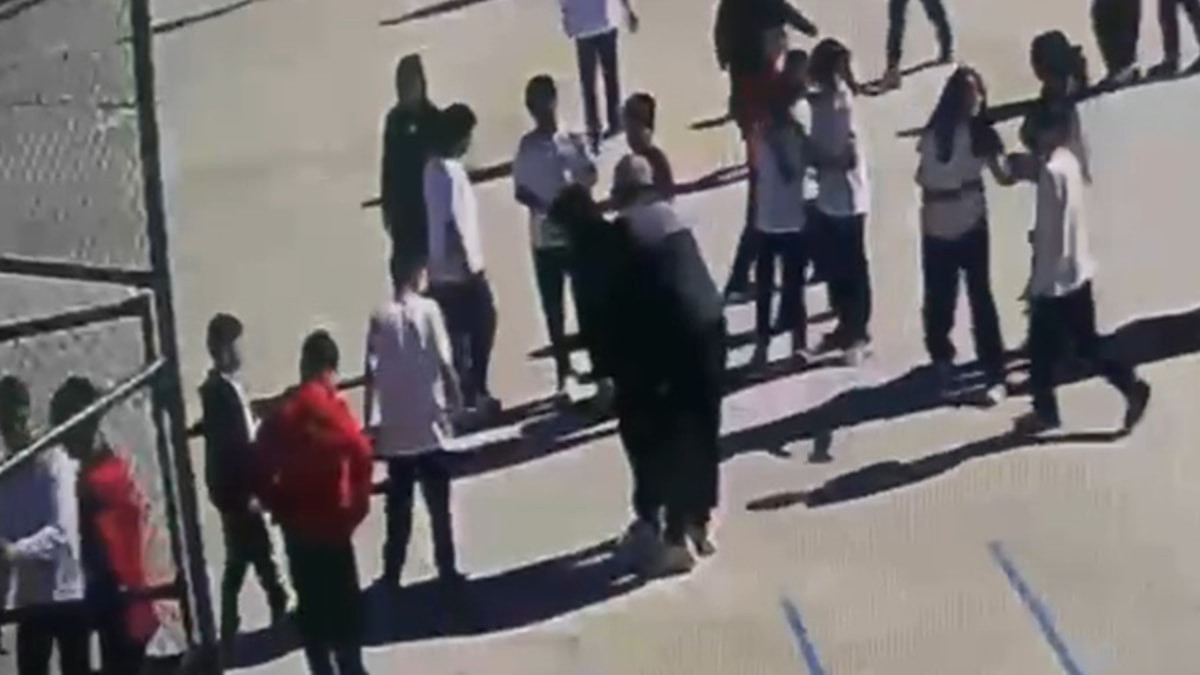 Zonguldak'ta öğretmen nefes alamayan öğrencisini Heimlich manevrasıyla kurtardı