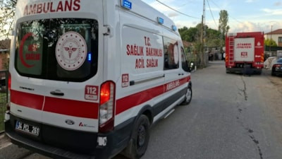 İstanbul Çekmeköy'de toprak altında kalan işçi yaralı kurtarıldı