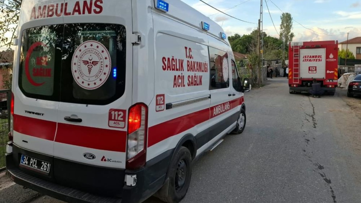 İstanbul Çekmeköy'de toprak altında kalan işçi yaralı kurtarıldı