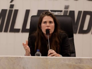 Lal Denizli'den CHP Çeşme İlçe Başkanı Eda Tavaz'a: Senin ağzını yerim ben