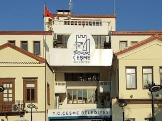 Çeşme Belediyesi'ne operasyon düzenlendi: Belediye Başkan Yardımcısı da gözaltında