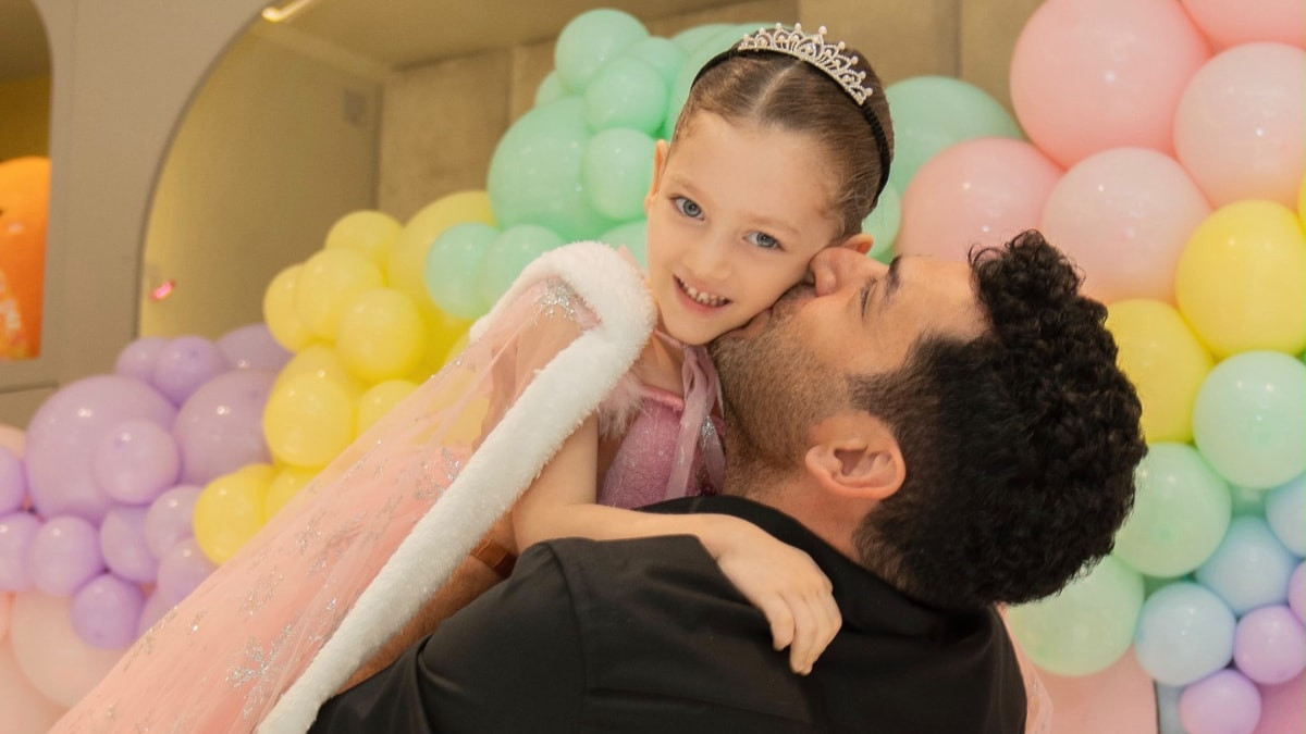 Murat Yıldırım ve Iman Elbani yeni aile pozu! Kızları Miray 4 yaşında