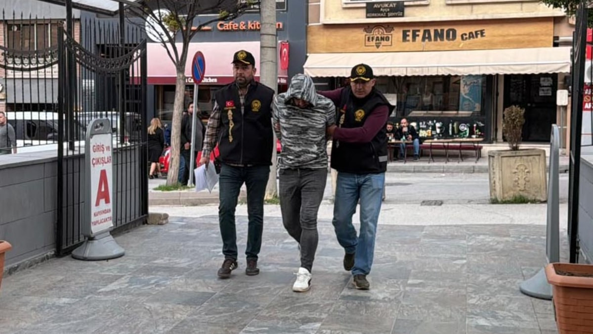 Eskişehir'de arkadaşı tarafından bıçaklanan kişi hayatını kaybetti