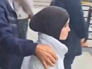 Azerbaycan'da başörtülü öğrenciler okula alınmadı