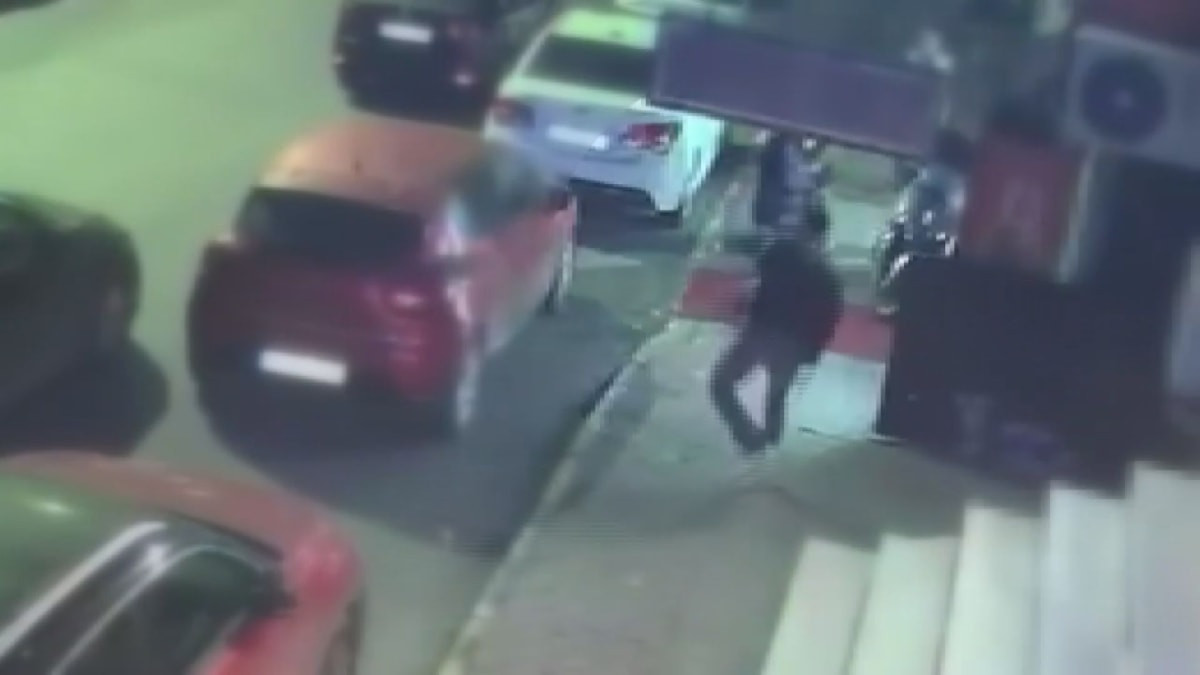 İstanbul'da müzikholde çıkan silahlı çatışmada 1 polis memuru hayatını kaybetti