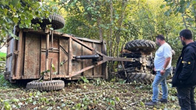 Sakarya'da devrilen traktörün sürücüsü hayatını kaybetti