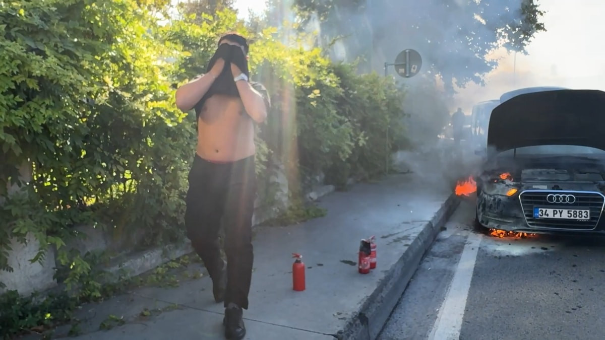 İstanbul'da otomobil yandı: Vatandaş kola şişesiyle müdahale etti