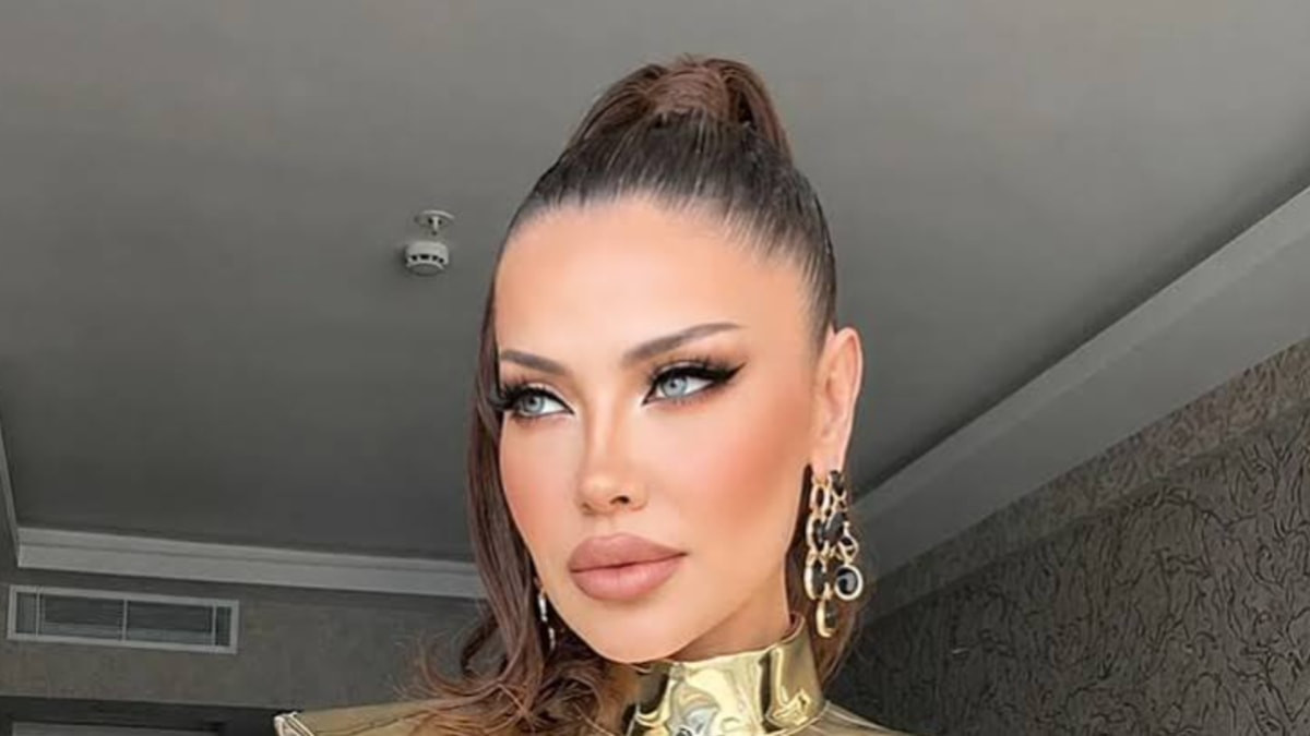 Şarkıcı Lara, Atilla Taş’ın acı gününde camiayı eleştirdi