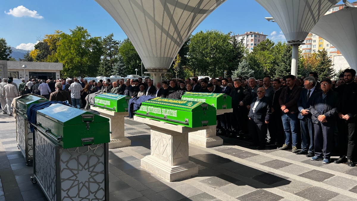 Kayseri'de ölen 3 kişi toprağa verildi