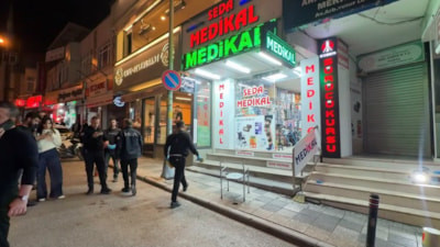 İstanbul'da motosikletli şüphelilerden iş yerine silahlı saldırı