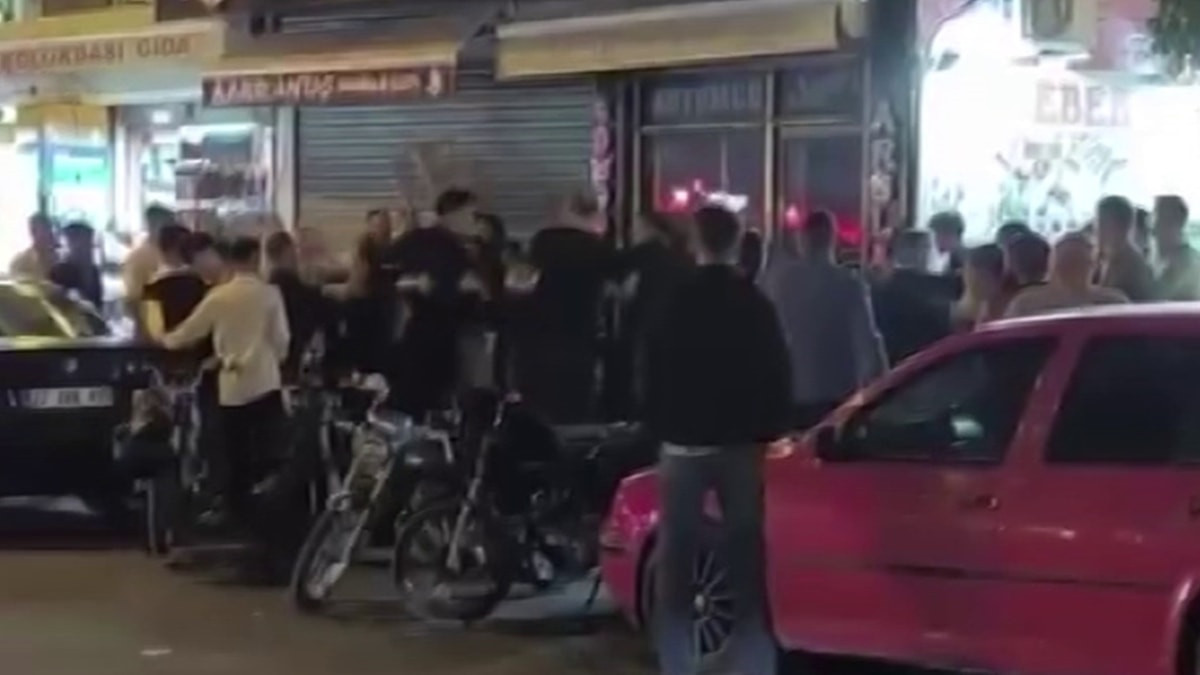Hatay'da bir nişanda çıkan kavgada sandalyeler havada uçuştu