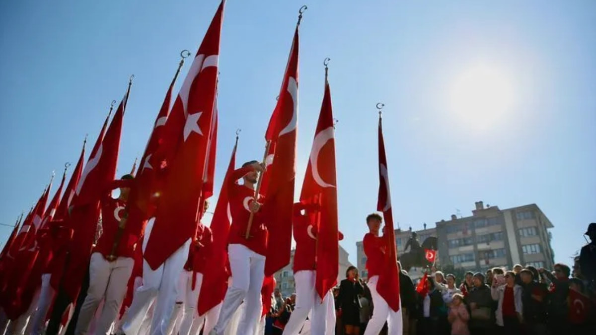 28-29 Ekim resmi tatil mi? 29 Ekim 2026 hangi güne denk geliyor, okullar tatil olacak mı?