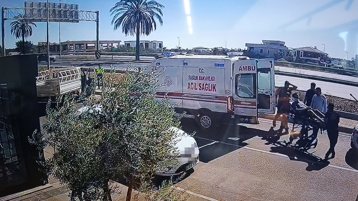 Antalya'da kamyonetle çarpışan motosikleti kaza yerinden kaçırdı