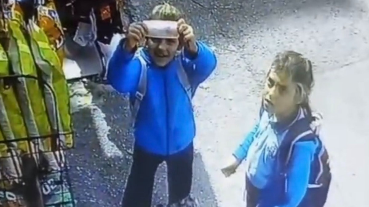 Bursa'da öğrencilerden örnek davranış: İçeceklerinin parasını kapının altından bıraktılar