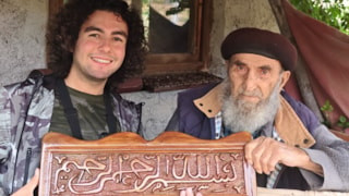 Ankara'da tam 60 yıldır yaptığı bastonları ücretsiz hediye ediyor