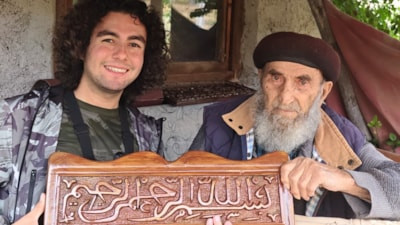 Ankara'da tam 60 yıldır yaptığı bastonları ücretsiz hediye ediyor