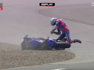 Toprak Razgatlıoğlu, MotoGP’de kaza geçirdi: Çıkan omzunu yerine oturttu