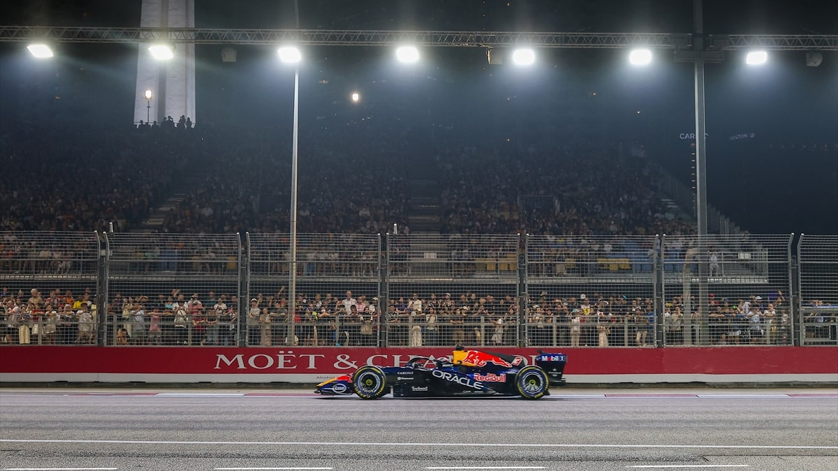 Formula 1 Singapur Grand Prix'sinde pole pozisyonunu Max Verstappen aldı