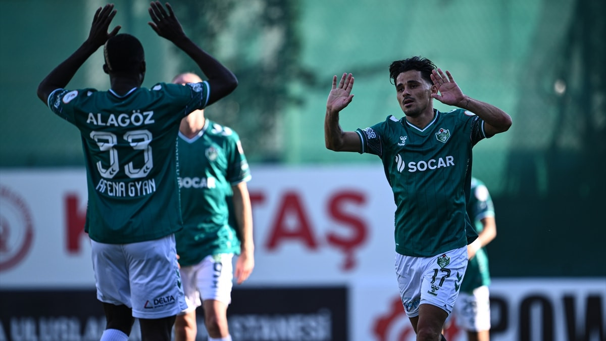 Iğdır FK, Batman Petrolspor karşısında iki golle güldü