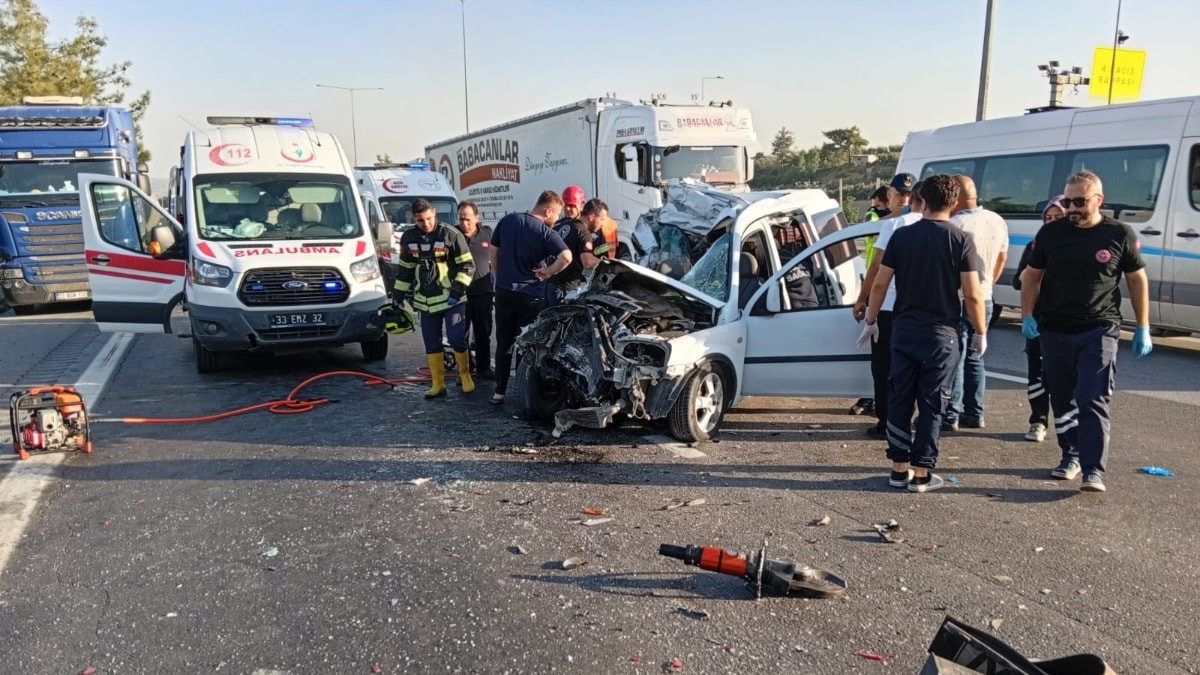 Mersin'de tıra arkadan çarpan araçtaki çift can verdi