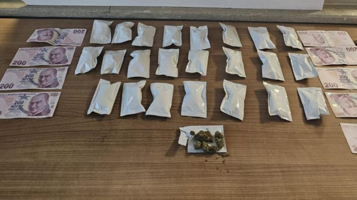 İstanbul Çekmeköy'de otomobilin gizli bölmesinde uyuşturucu bulundu