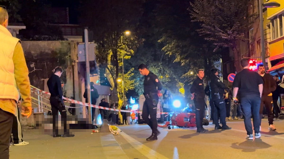 İstanbul'da direğe çarpan motosikletin sürücüsü hayatını kaybetti