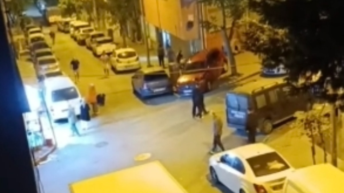 İstanbul'da sokak ortasında silahlı saldırı: 2 saldırgan aranıyor
