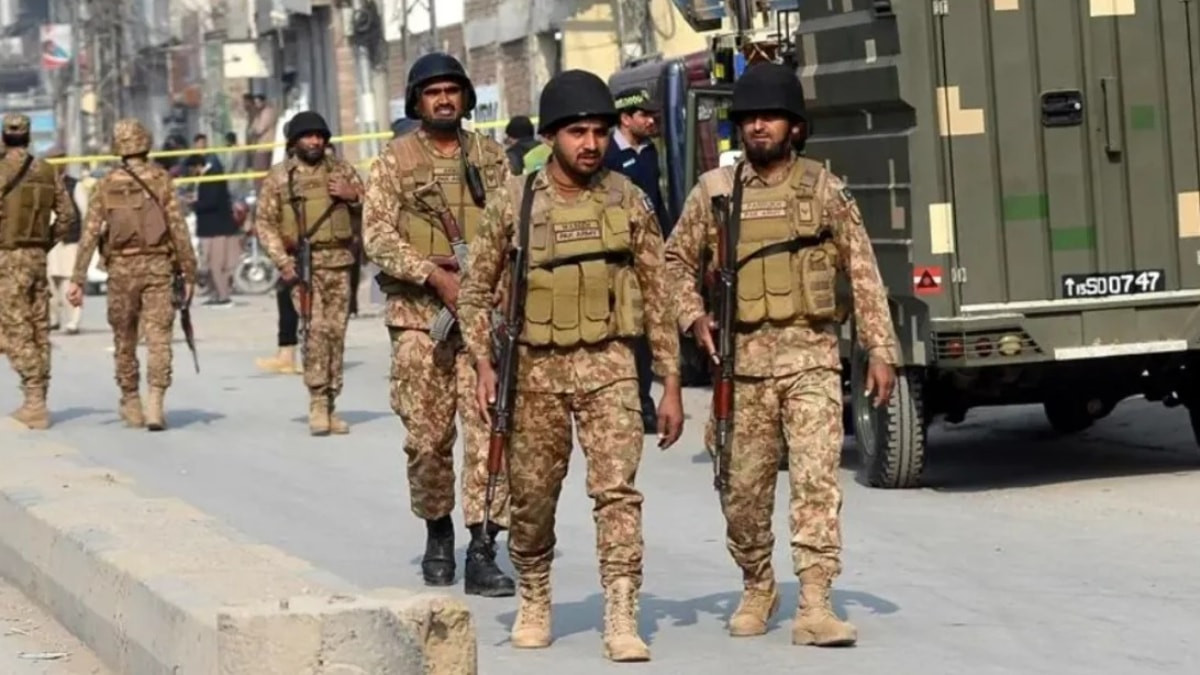 Pakistan'da İmran Han'ın partisinin yönettiği Hayber Pahtunhva'da olağanüstü hal