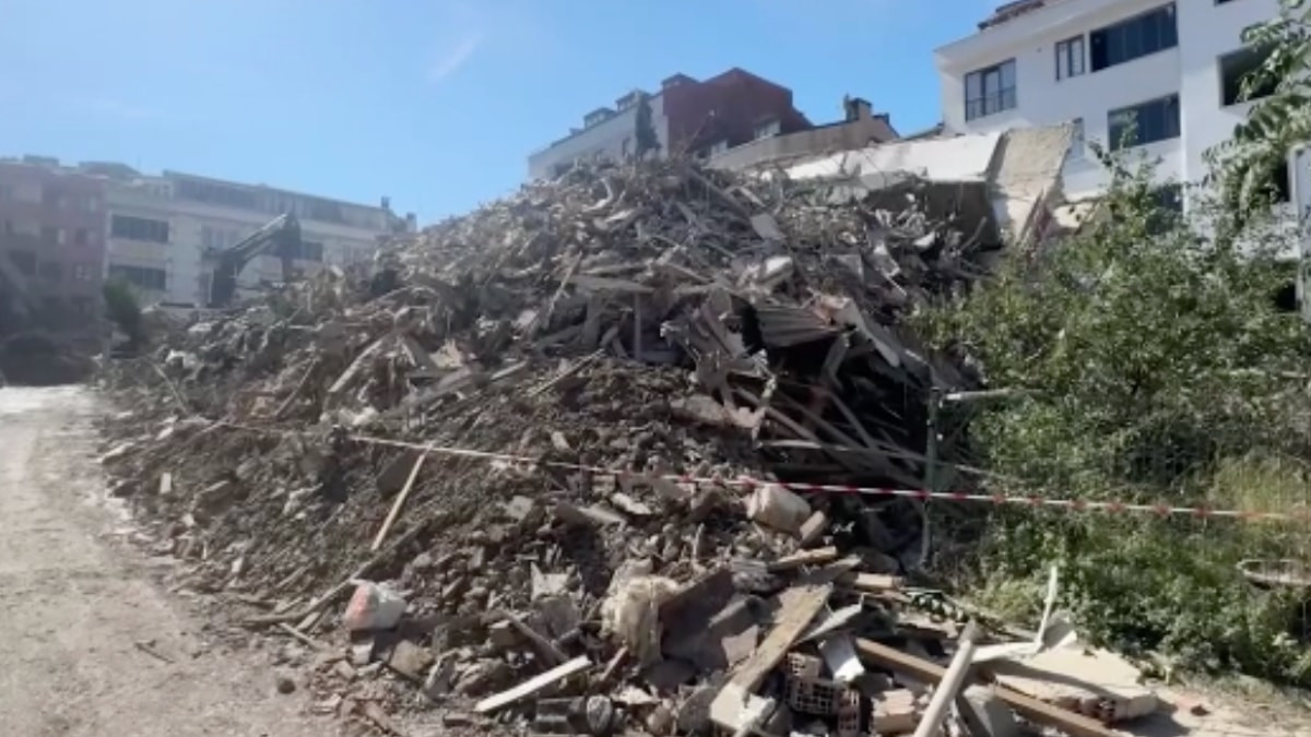 İstanbul'da çöken 7 katlı bina çevreye zarar verdi