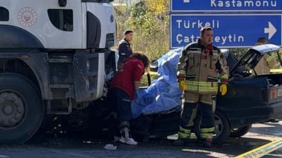 Sinop'ta kamyonla çarpışan otomobilin sürücüsü hayatını kaybetti