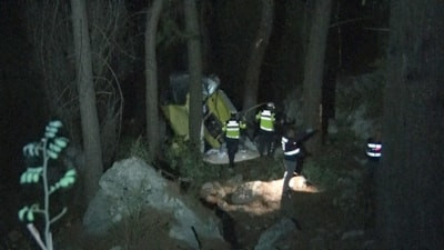 Antalya'da araç 50 metrelik uçuruma yuvarlandı: 2 kişi öldü