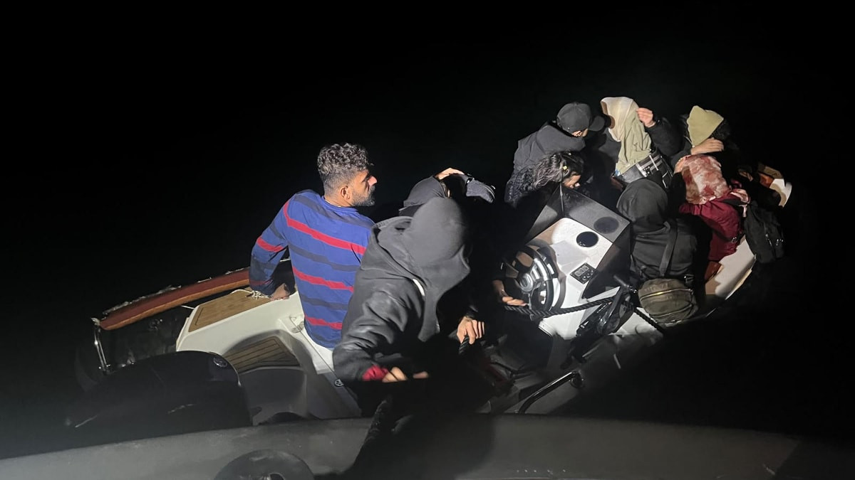 Aydın Didim açıklarında 10 düzensiz göçmen yakalandı