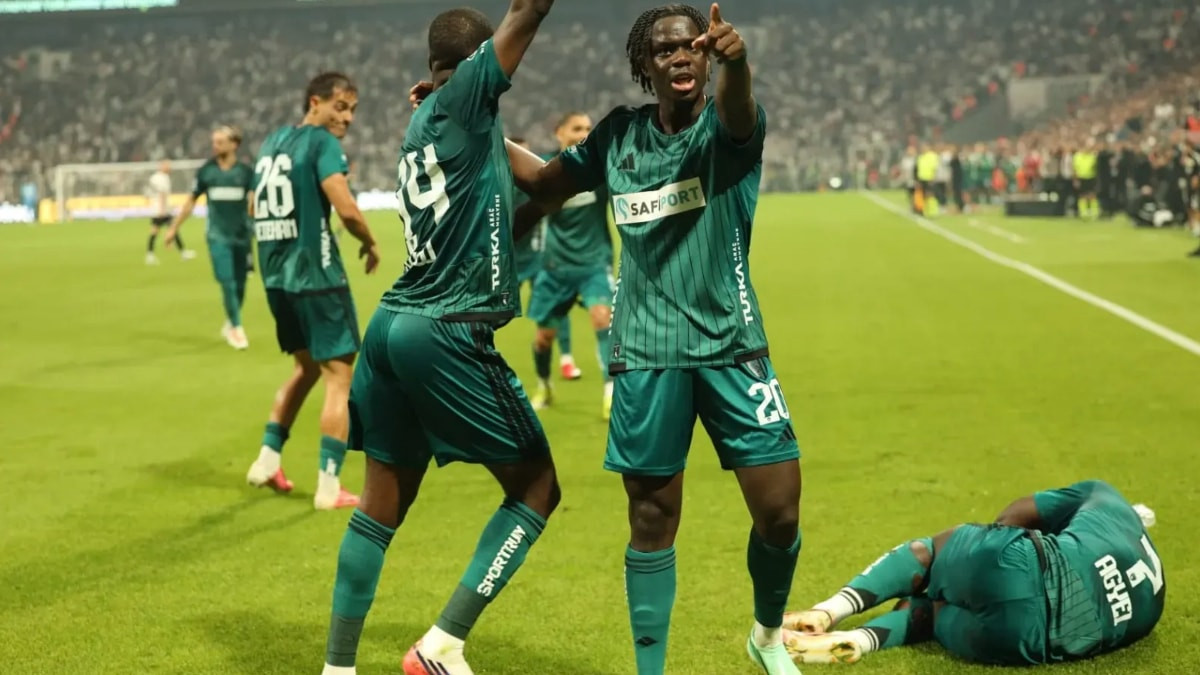 Kocaelisporlu Daniel Agyei'ye su bardağı atan taraftar tutuklamaya sevk edildi