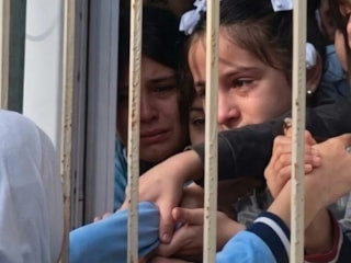 Azerbaycan'da başörtülü öğrencilere soruldu: Özgürsün, açık bir şekilde okula girebilirsin