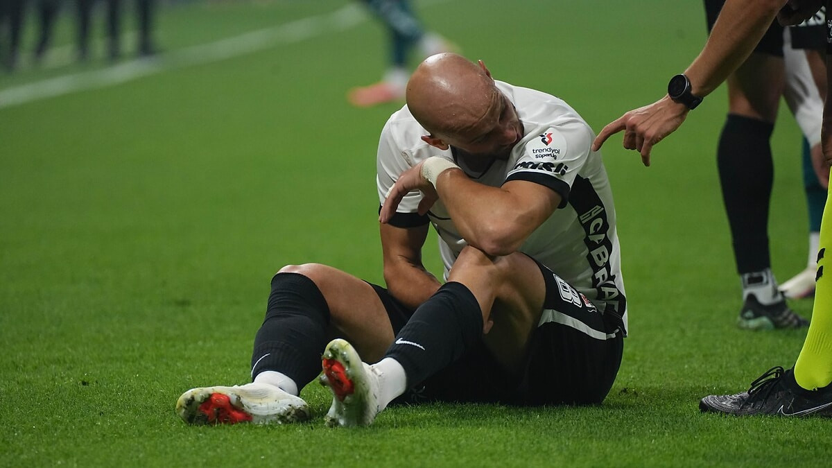 Beşiktaş, sakatlık geçiren Vaclav Cerny'nin son durumunu açıkladı