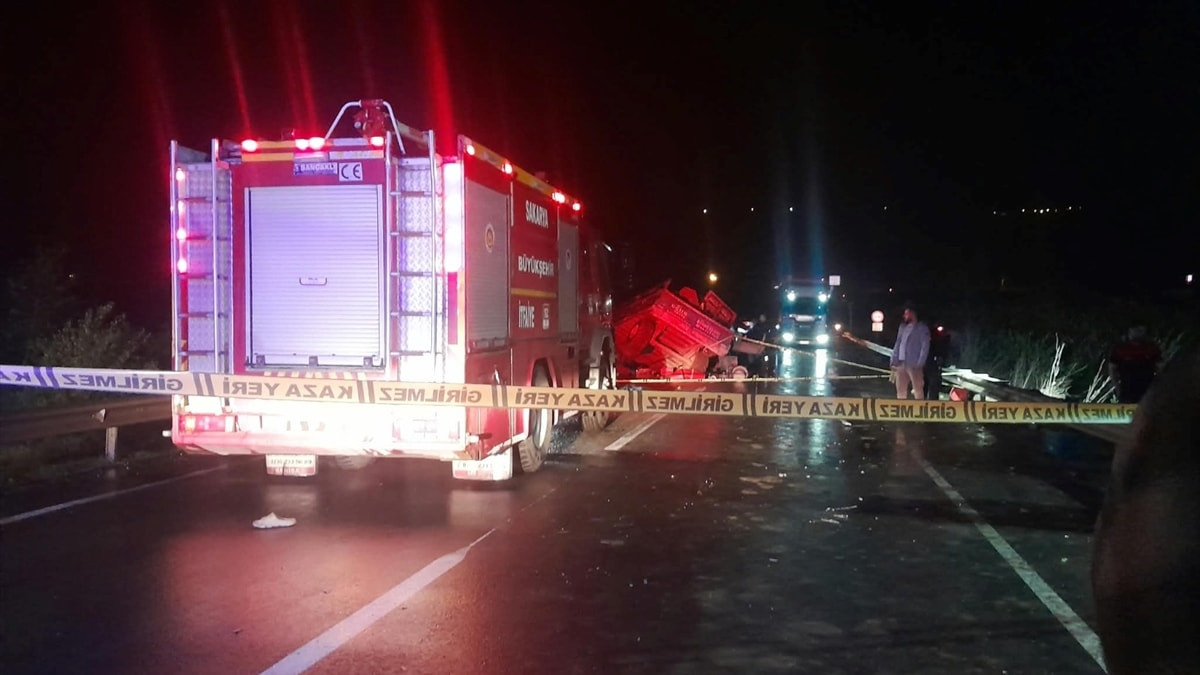 Sakarya'da zincirleme trafik kazasında 2 kişi öldü