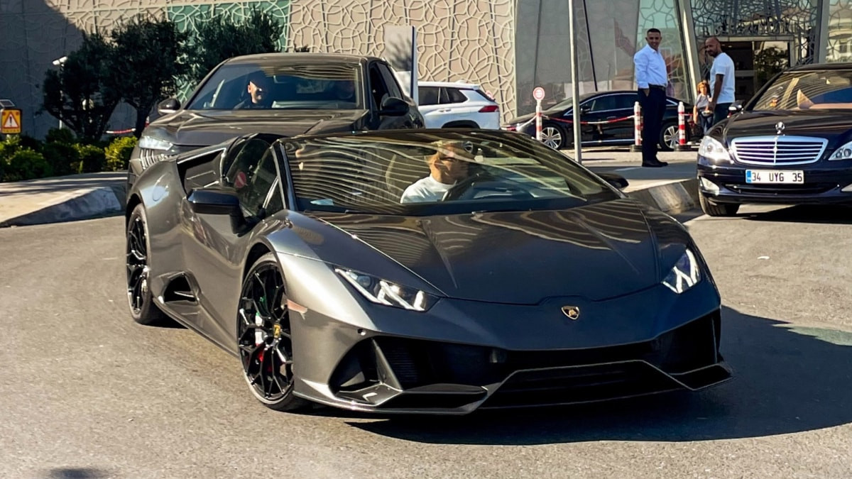 Lucas Torreira, 56 milyon liralık arabasıyla görüntülendi