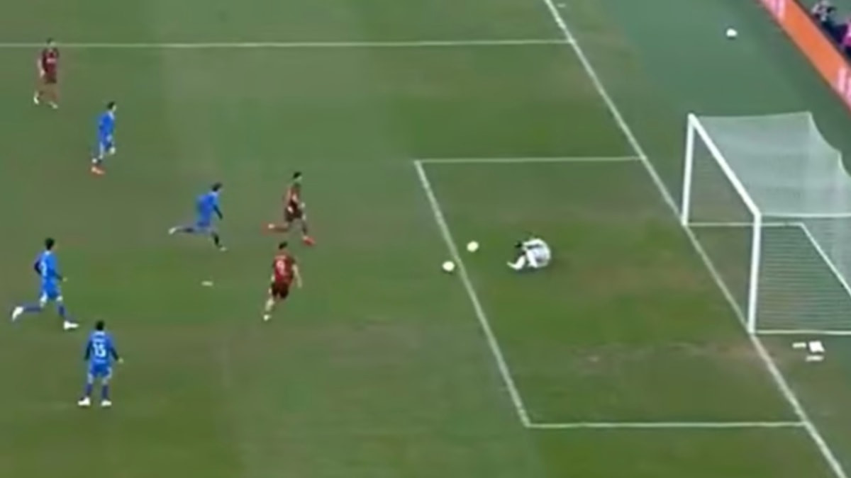 Futbol dünyası şaşkın: Çin Ligi'nde aynı anda iki gol atıldı!