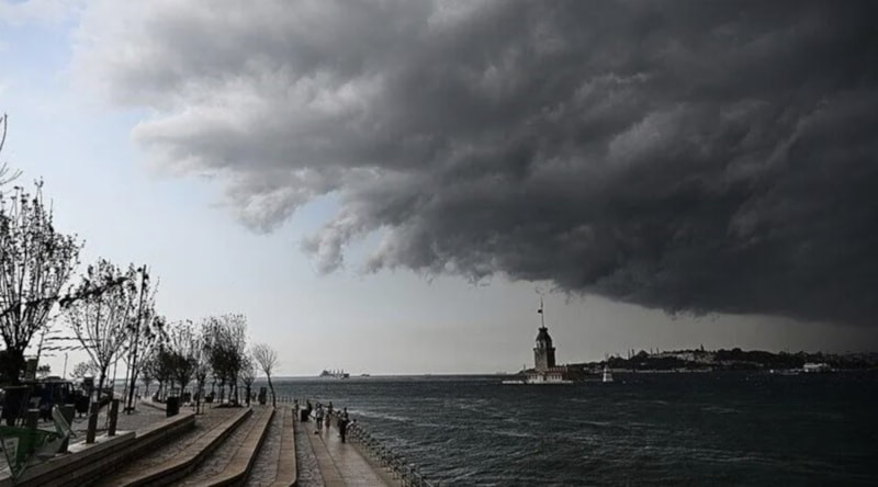 AKOM’dan İstanbul’a; Balkanlar’dan fırtına ve kuvvetli sağanak geliyor uyarısı!
