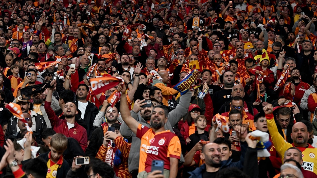 Galatasaray taraftarı, Barcelona maçında takımını yalnız bırakmadı