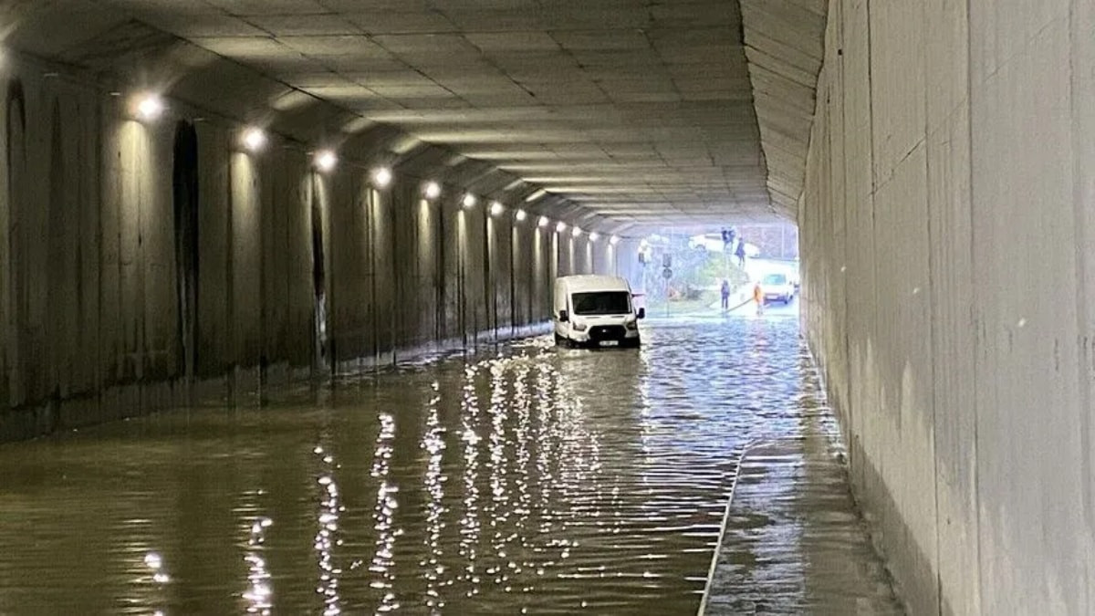 İstanbul'da Perşembe günü okullar tatil edildi