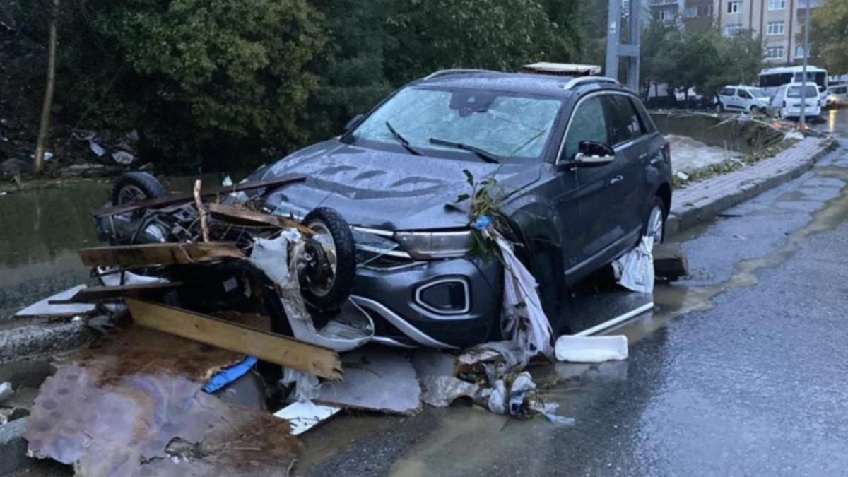 İstanbul'da selin boyutu gün ağarınca ortaya çıktı