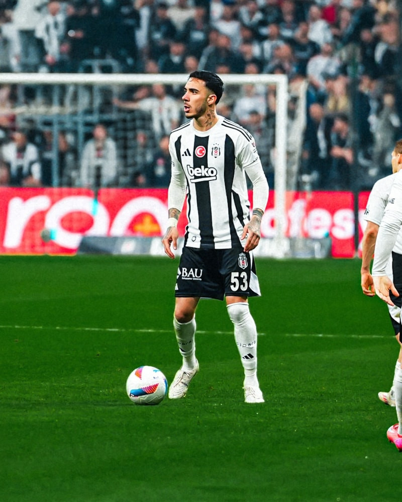 Cemre Baysel'in Aşk Dedikoduları: Yeni İsim Beşiktaşlı Futbolcu mu?