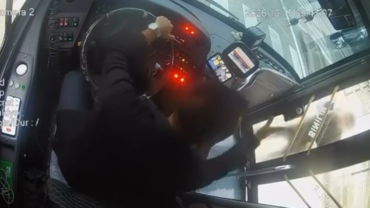 Bursa'da otobüs şoförüne saldıran şahıs kamerada