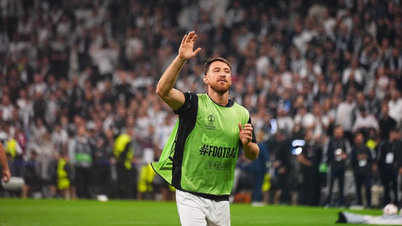 Beşiktaş'ta Salih Özcan ilk kez yedek