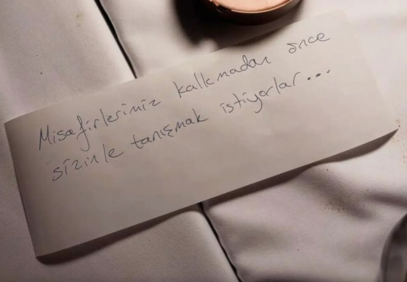 Serenay Sarıkaya Restoranda Not Bıraktı: Hayranlarıyla Tanışmaya Hazır Mı?
