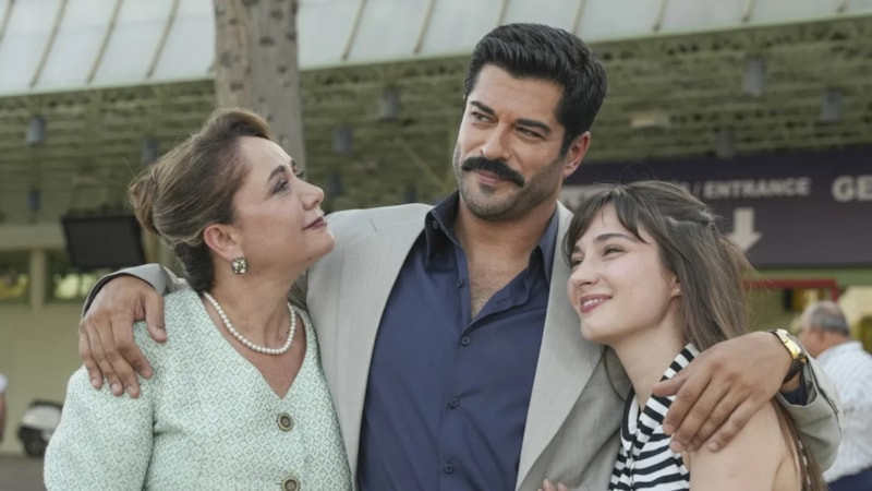 Güneşin Doğduğu Yer'de Yönetmen Değişimi: Yeni ismin belirsizliği ve kurucu rolün devri