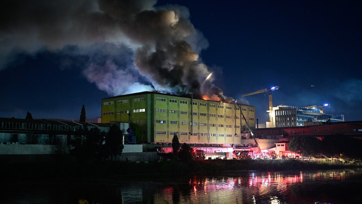 İstanbul'da ayakkabı fabrikasında yangın