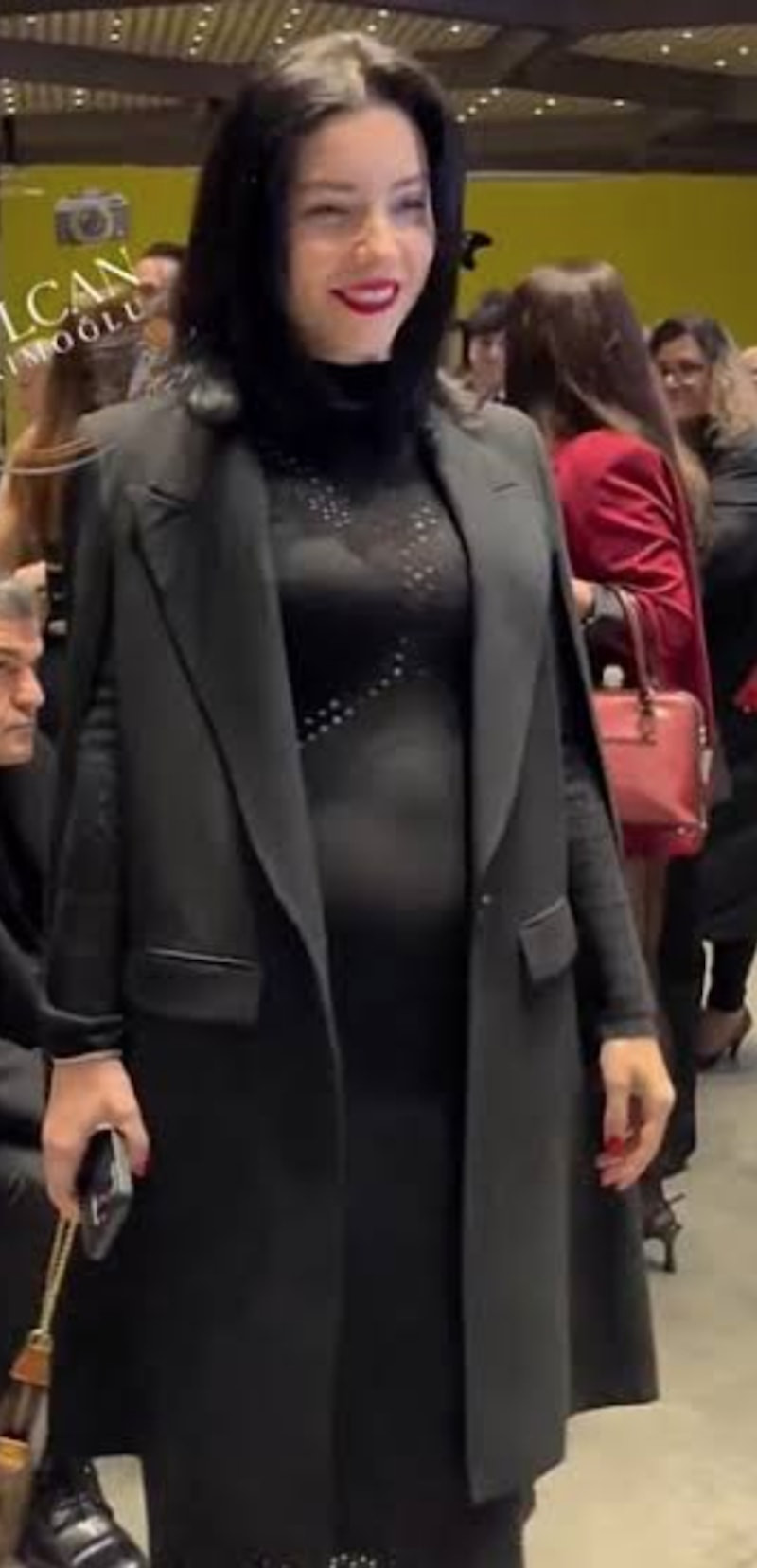 Merve Boluğur’un Hamilelik Dedikoduları Üzerine Esprili Yanıtı ve Gündemdeki Anları