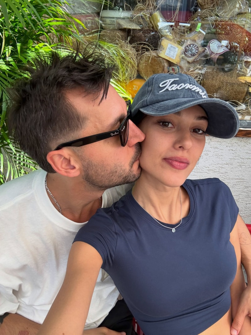 Dilan Çiçek Deniz ve Birkan Nasuhoğlu’nun Aşk Dolu İlk Yıl Kutlaması